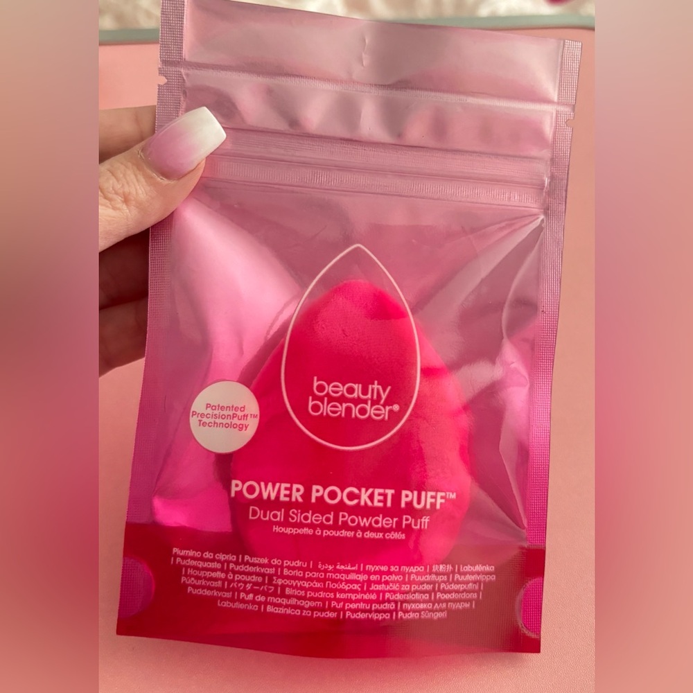 NWT • Beauty Blender • POWER POCKET PUFF
Dual Sided Powder Puff • Pink - Beauty